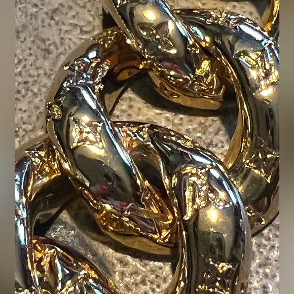 LV logo necklace - Picture 6 of 9